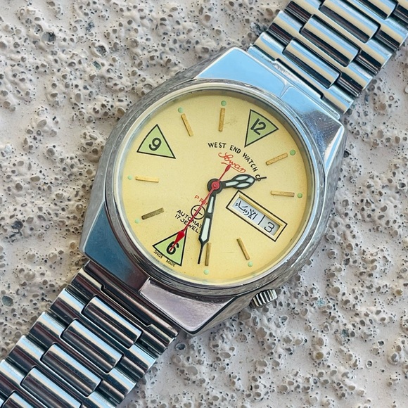 West End watch - Picture 1 of 5